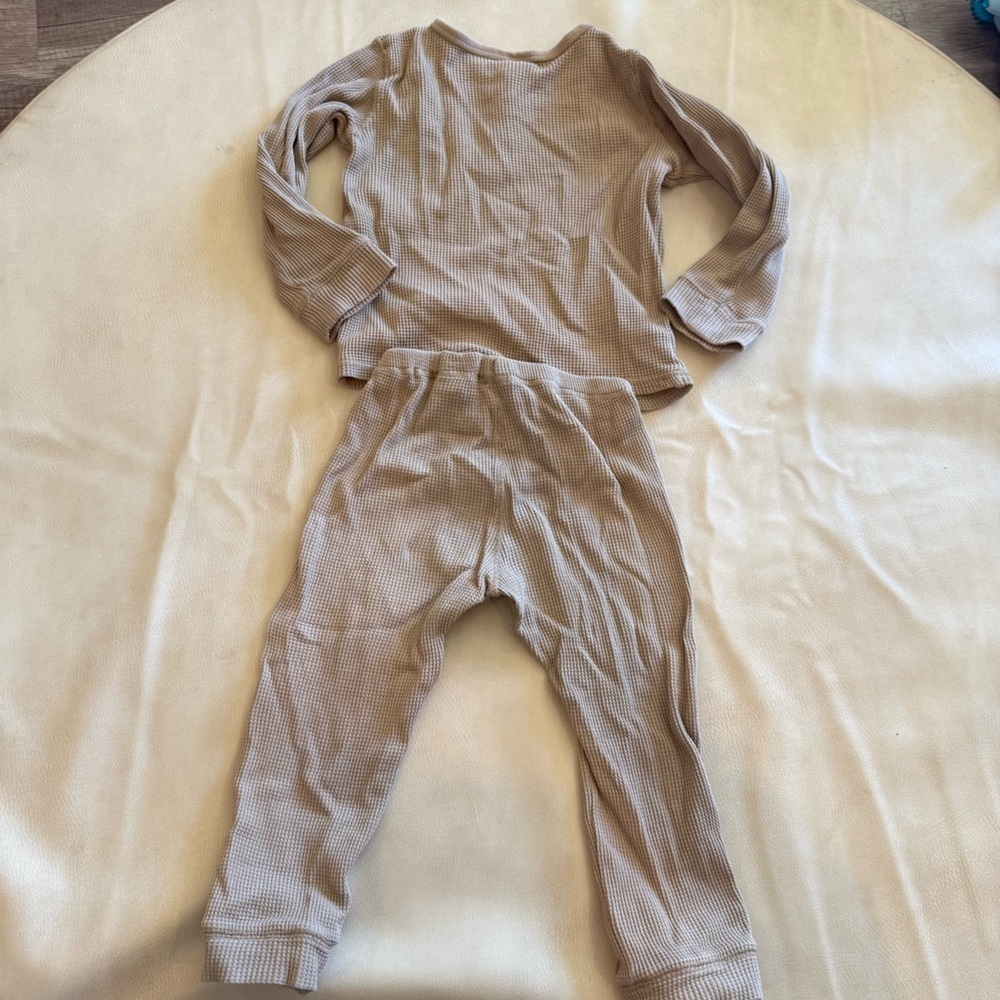 H&M neutral shirt and pant set - Picture 5 of 10